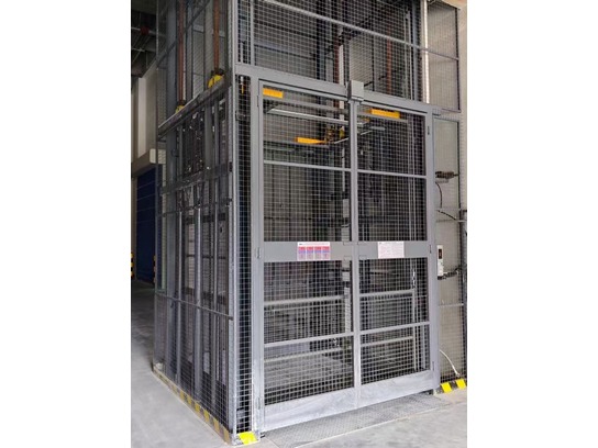 导轨式升降平台