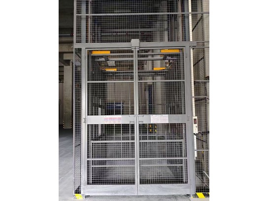 导轨式升降平台